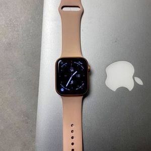 Apple 5th Generation 44mm 🍎 watch. will charge before I ship.  No Charger 🔌